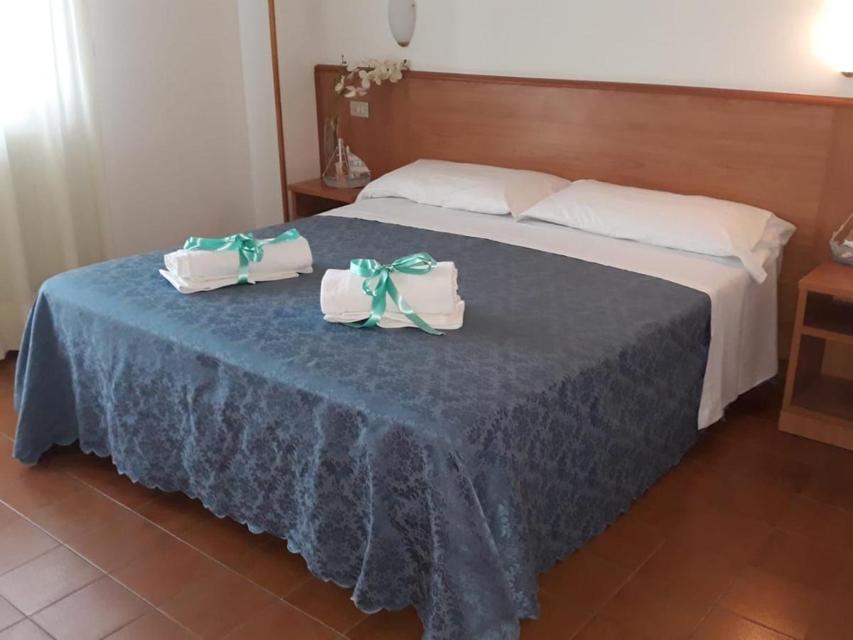 Hotel Leuco' Martinsicuro Εξωτερικό φωτογραφία