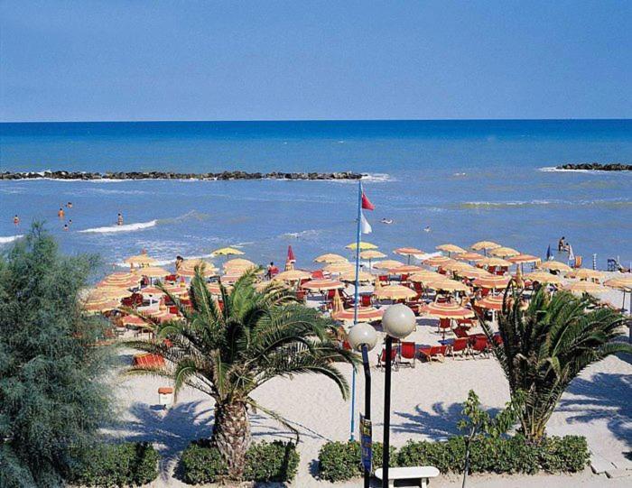 Hotel Leuco' Martinsicuro Εξωτερικό φωτογραφία