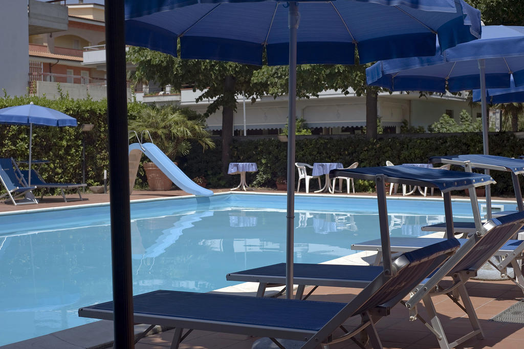 Hotel Leuco' Martinsicuro Εξωτερικό φωτογραφία